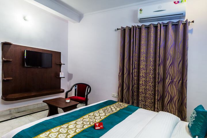 Room 9 of 29