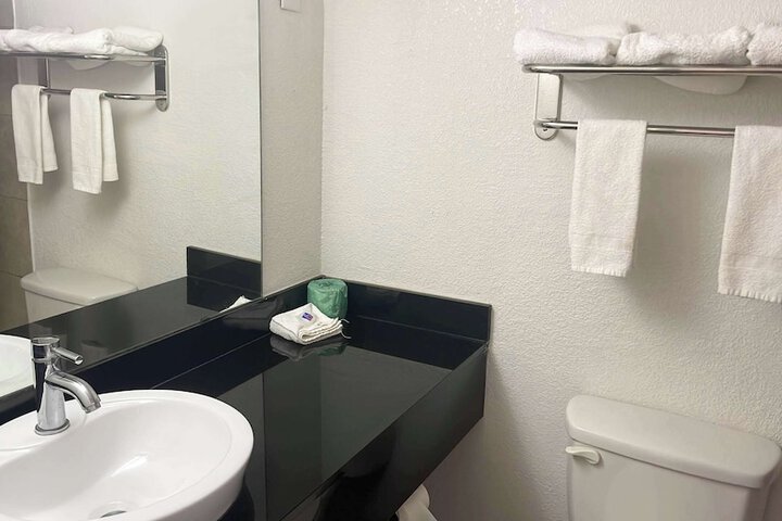 Room 17 of 22