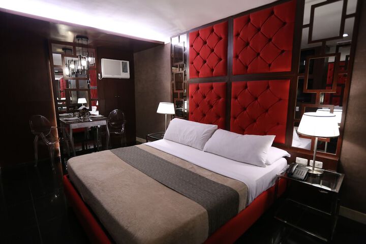 Room 9 of 21