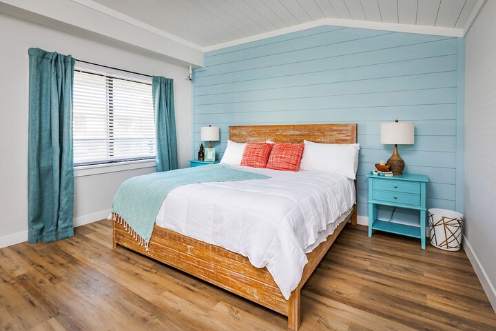 Room 2 of 28