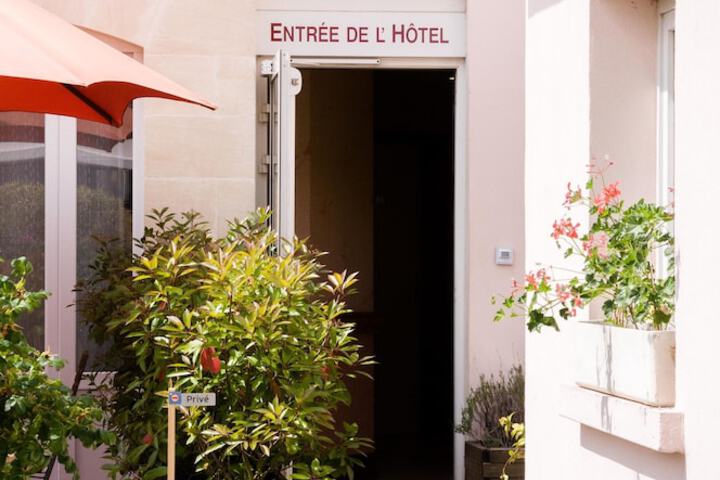 Hotel Exterior 45 of 46