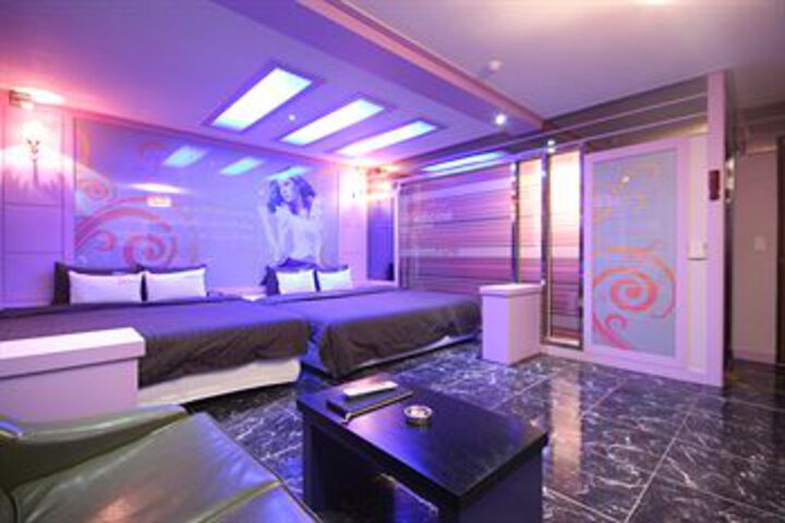 Hotel Suite Photo