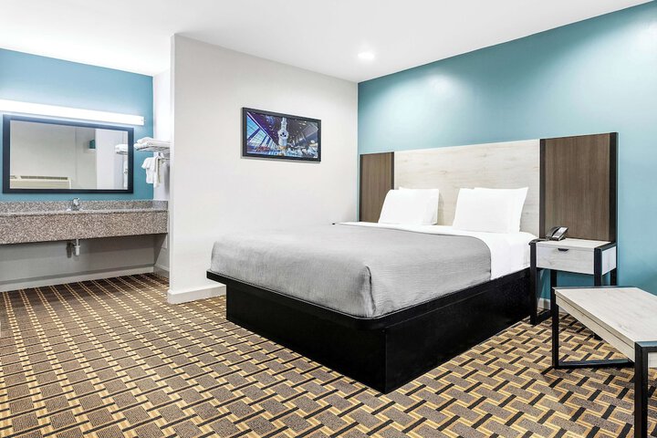 1 King Bed (9 of 12)