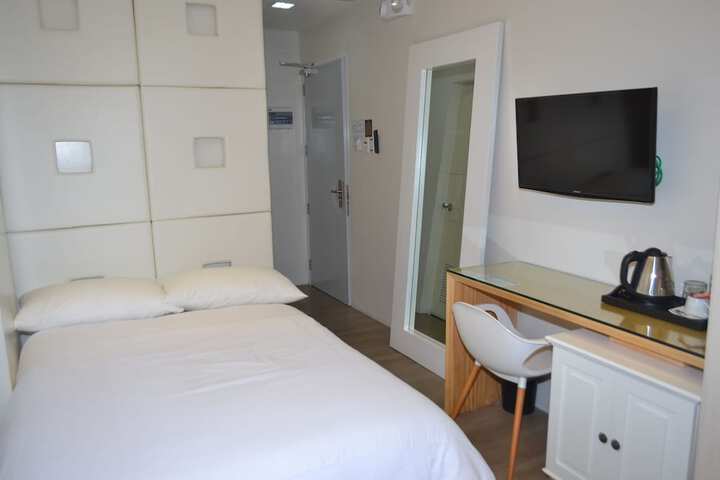 Room 9 of 71