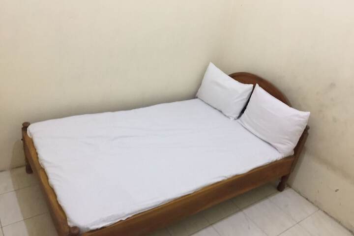 Room 13 of 25