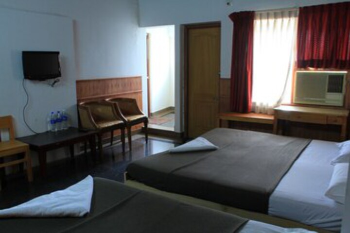 Room 9 of 12