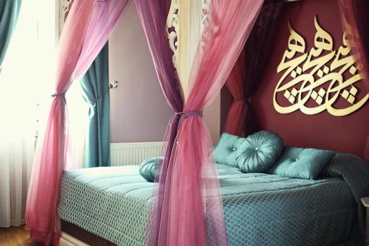 Room 4 of 18