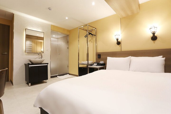Room 9 of 46