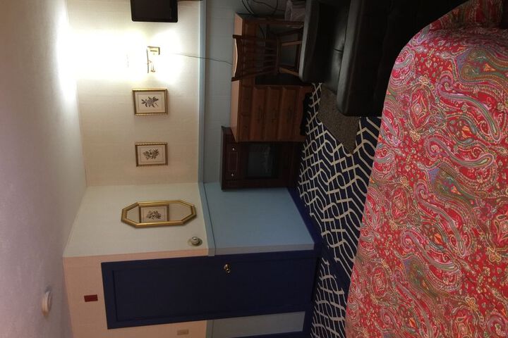 Room 5 of 48