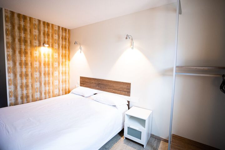 Room 9 of 48