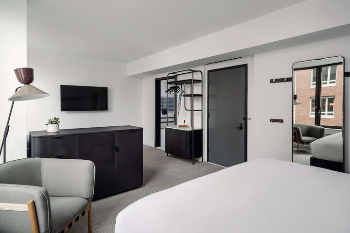 Room 11 of 62