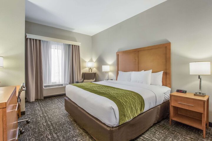 1 King Bed (17 of 18)