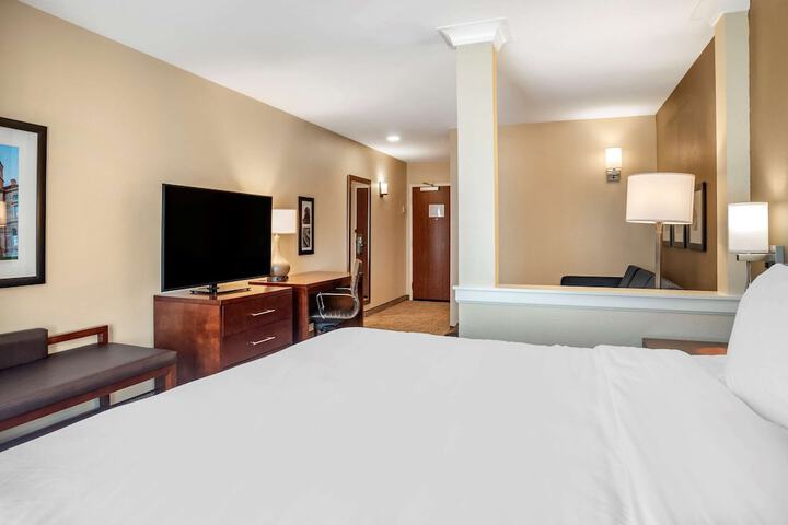 1 King Bed (22 of 26)