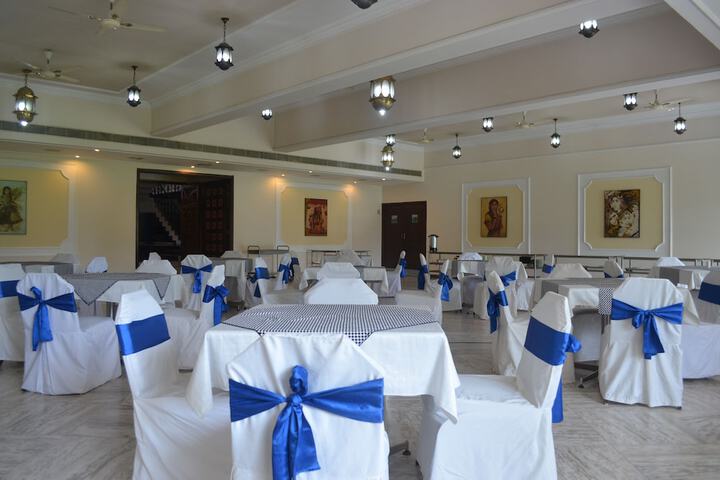 Ballroom/Hall 41 of 64