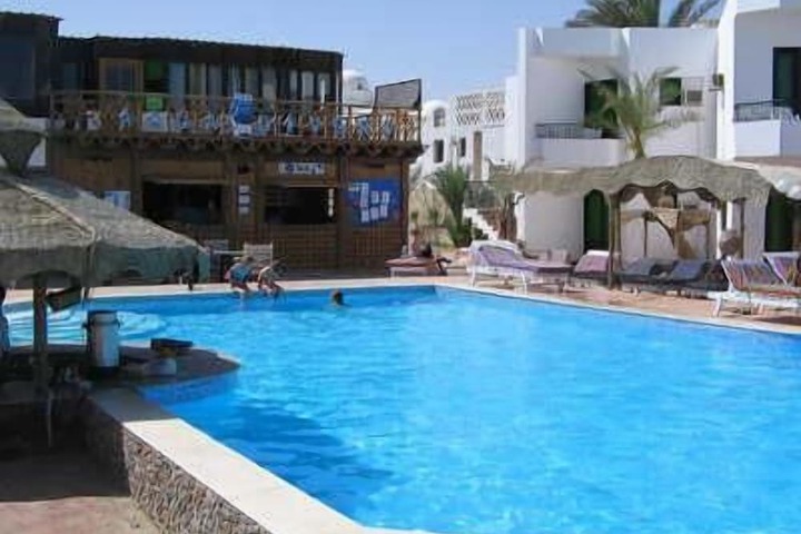 Pool 33 of 72