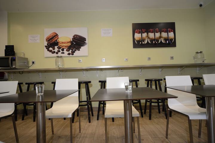 Room 18 of 28