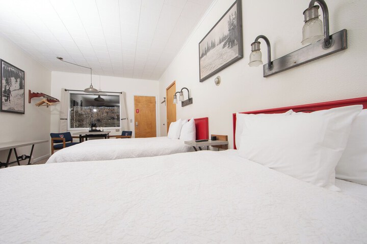 Room 7 of 9