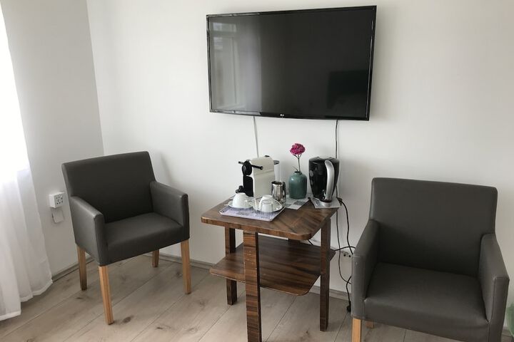 Room 7 of 33