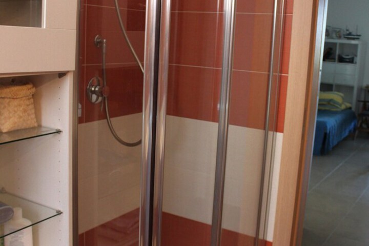 Room 25 of 172