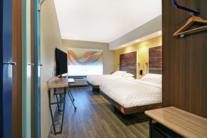 Room 12 of 32