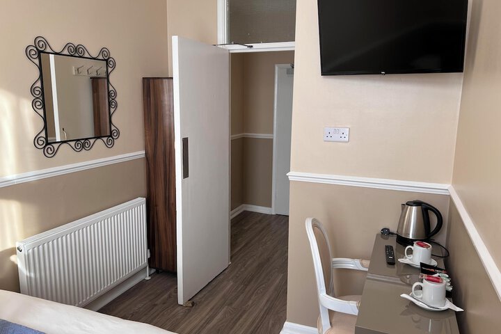 Room 32 of 57