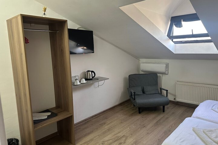 Room 33 of 66