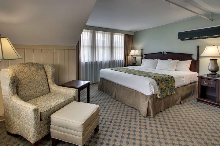 1 King Bed (2 of 16)