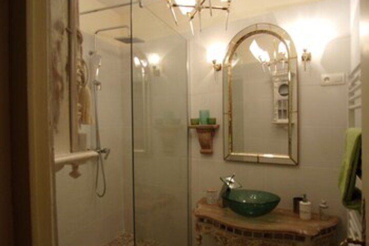 Room 3 of 40