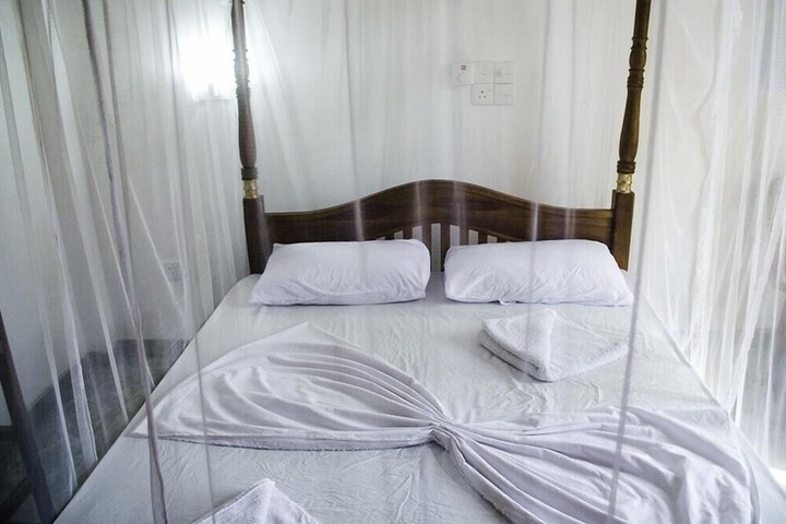 Room 12 of 36