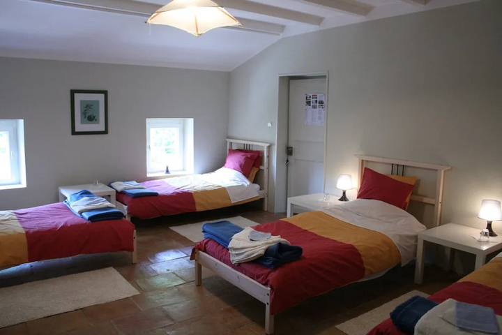 Room 4 of 10