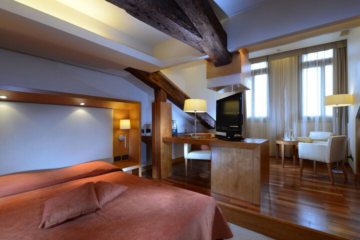 Room 56 of 290
