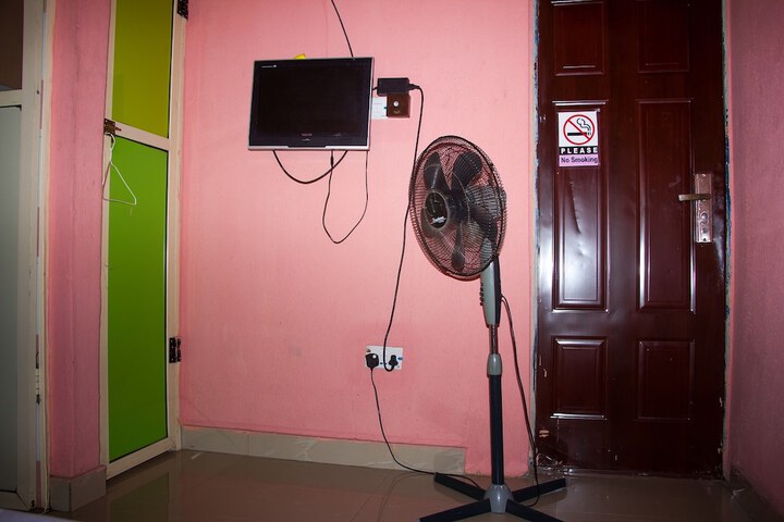 Room 6 of 10