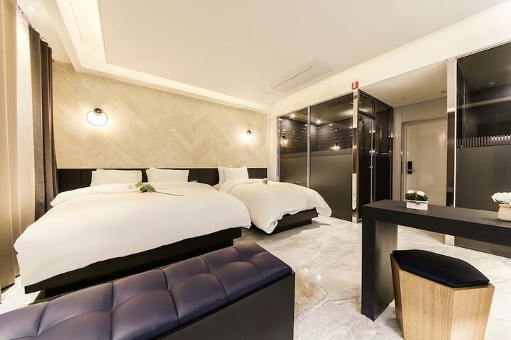 Room 12 of 74