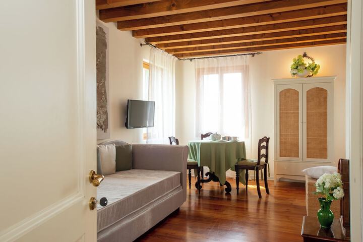 Room 3 of 61