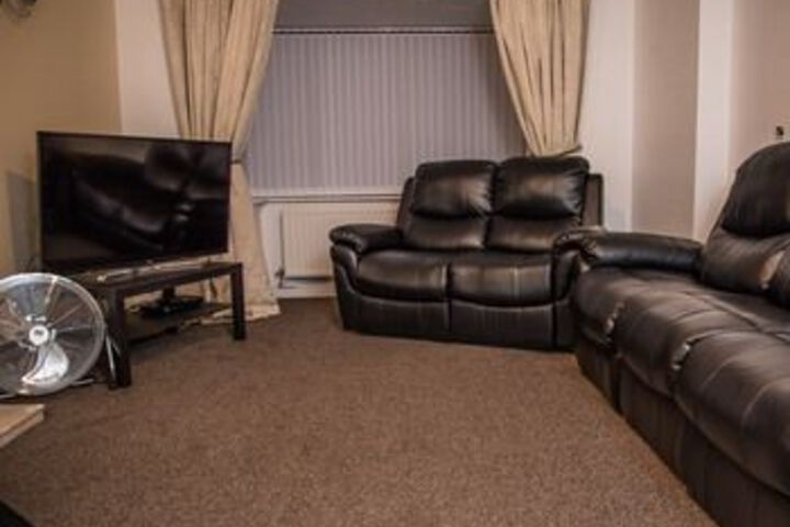 Lounge 26 of 42