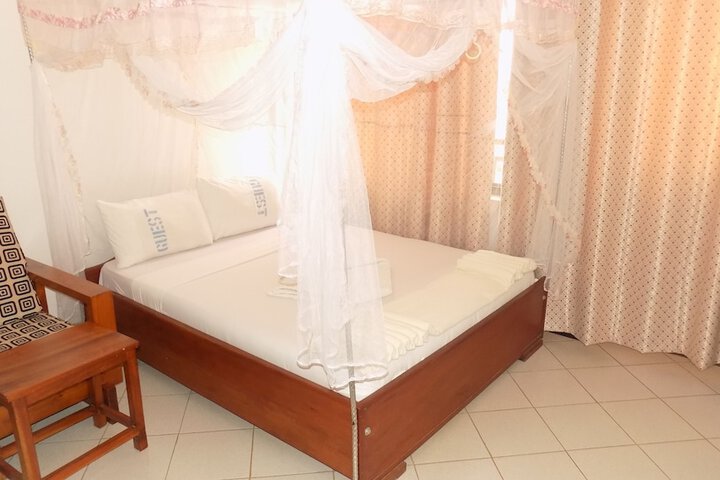 Room 7 of 25