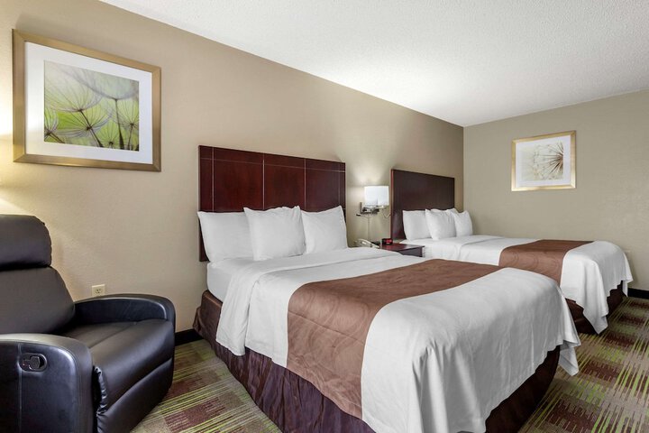 2 Queen Beds (4 of 16)