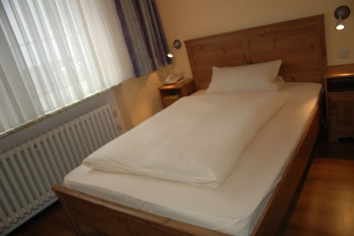 Room 8 of 47