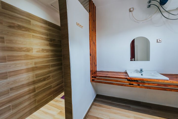 Room 6 of 7