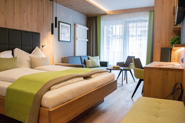 Room 22 of 200
