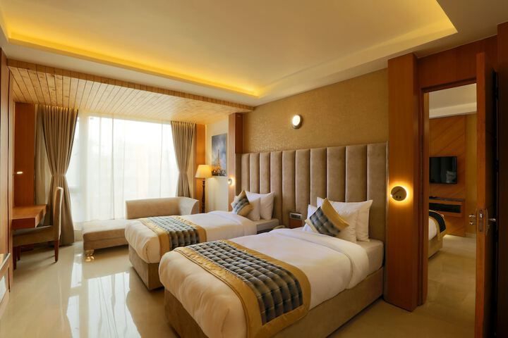 Room 7 of 12