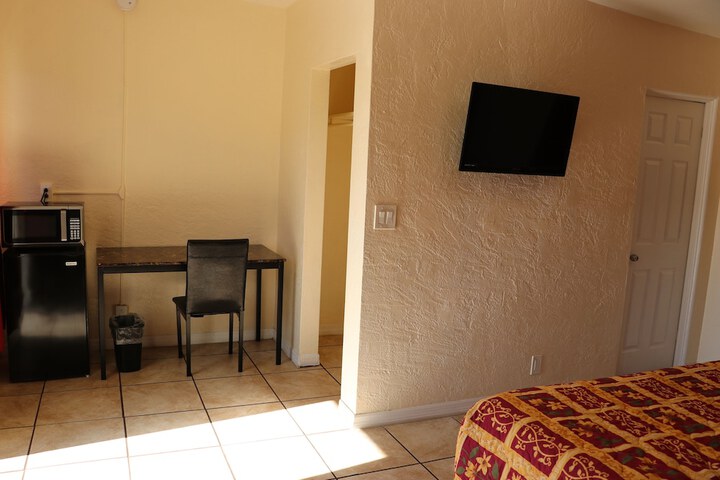 Room 15 of 38
