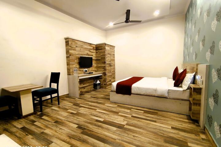 Room 2 of 11