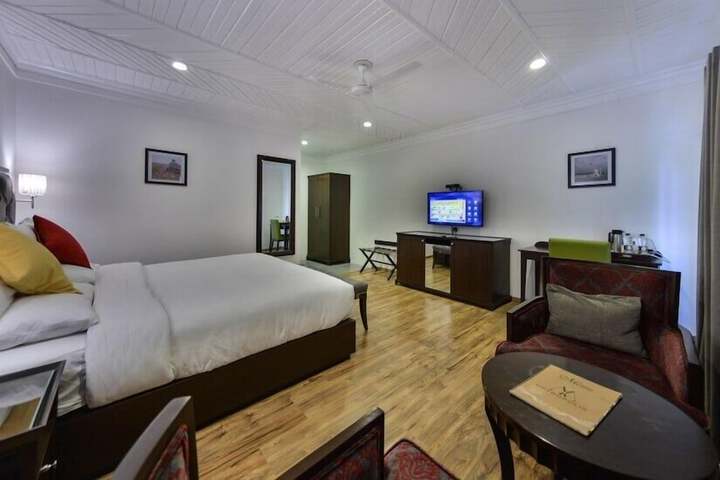Room 13 of 30