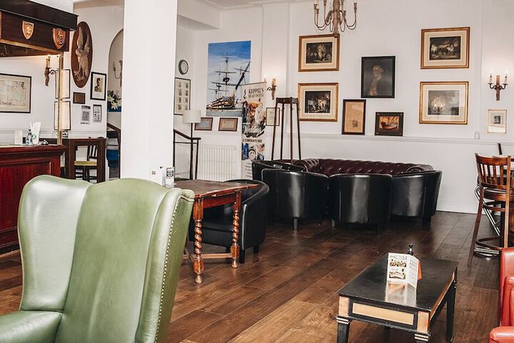 Lounge 61 of 69