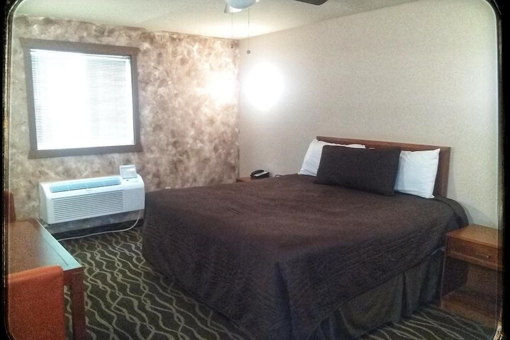 Room 8 of 27