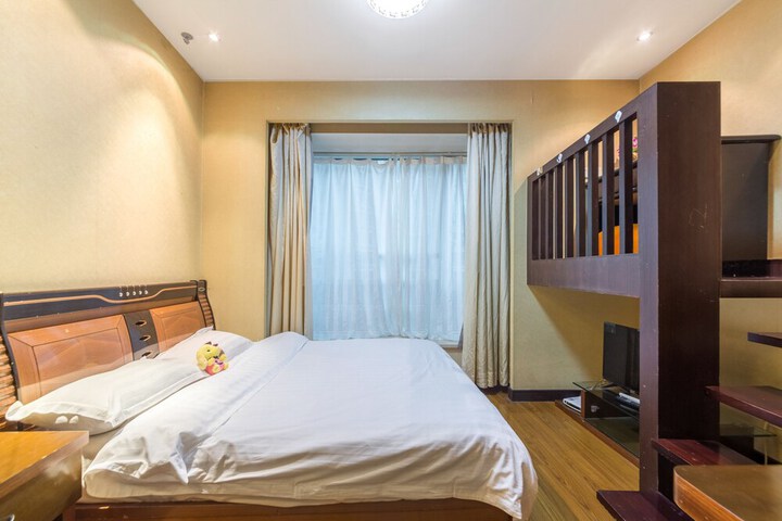 Room 53 of 94