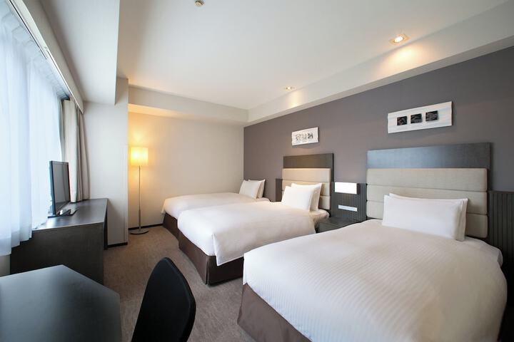 Room 4 of 37