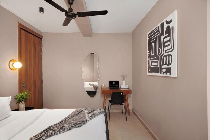 Room 34 of 40