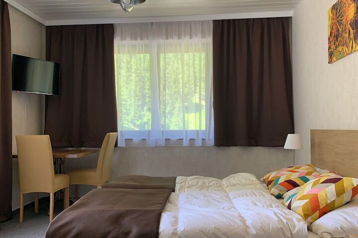 Room 5 of 60